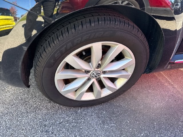2013 Volkswagen Beetle Base