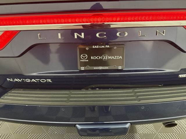 2015 Lincoln Navigator Base