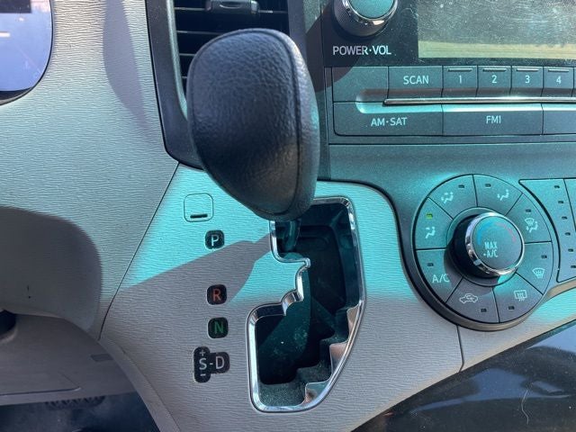 2012 Toyota Sienna Base 7 Passenger