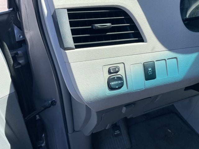 2012 Toyota Sienna Base 7 Passenger