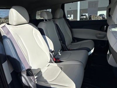 2025 Kia Carnival EX