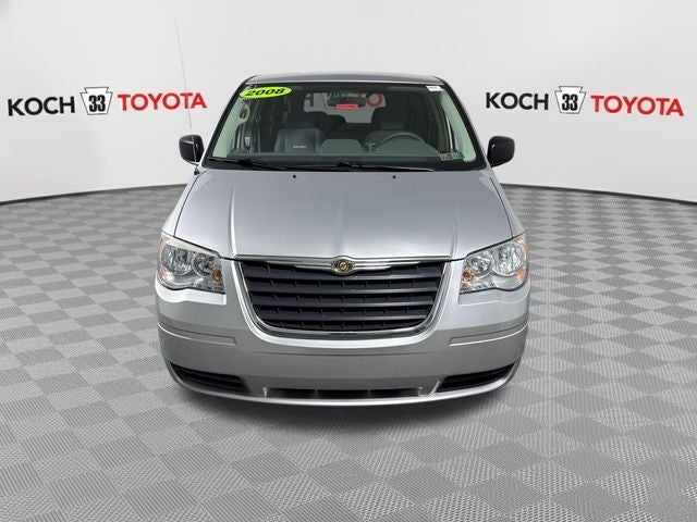 Used 2008 Chrysler Town & Country LX with VIN 2A8HR44H98R761877 for sale in Easton, PA