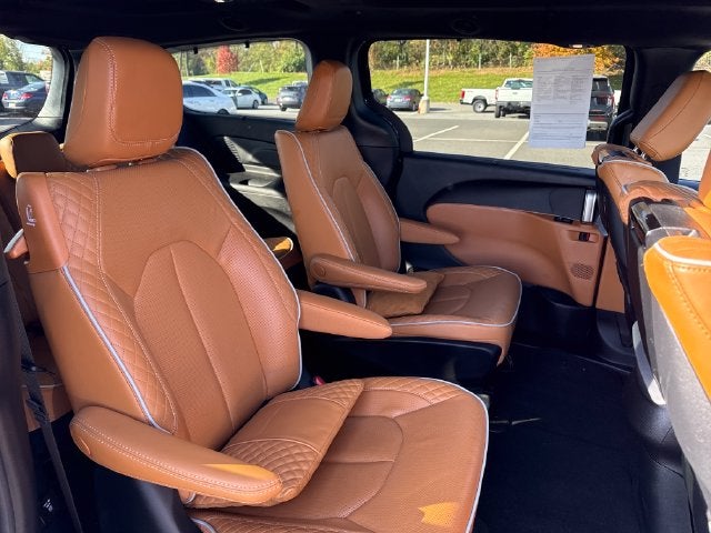 2023 Chrysler Pacifica Hybrid Pinnacle
