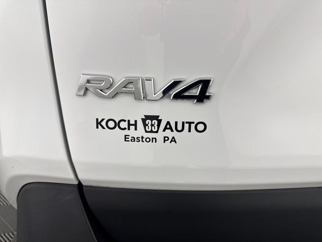 2022 Toyota RAV4 LE