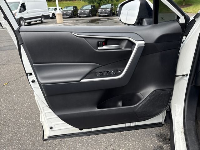 2025 Toyota RAV4 Hybrid SE