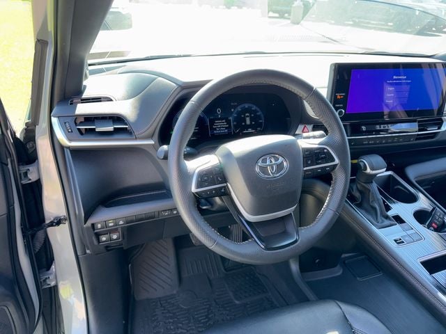 2025 Toyota Sienna Woodland Edition 7 Passenger