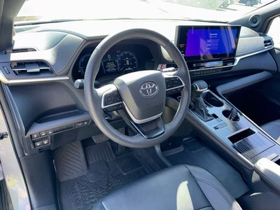2025 Toyota Sienna Woodland Edition 7 Passenger