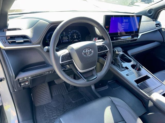 2025 Toyota Sienna Woodland Edition 7 Passenger