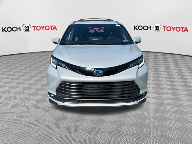2025 Toyota Sienna Woodland Edition 7 Passenger