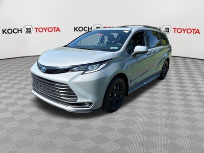 2025 Toyota Sienna Woodland Edition 7 Passenger