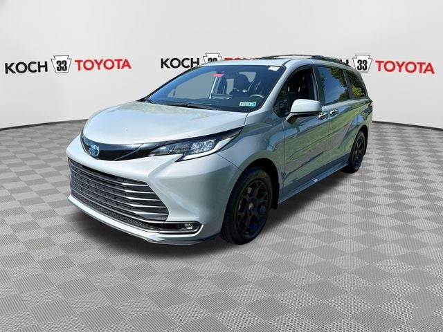 2025 Toyota Sienna Woodland Edition 7 Passenger