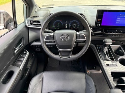 2025 Toyota Sienna Woodland Edition 7 Passenger