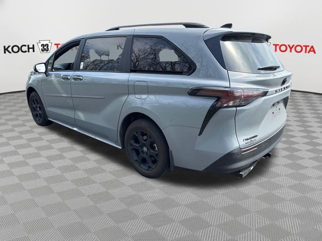 2025 Toyota Sienna Woodland Edition 7 Passenger