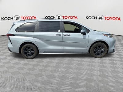 2025 Toyota Sienna Woodland Edition 7 Passenger