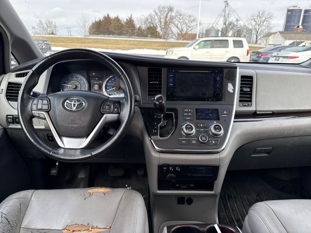 2017 Toyota Sienna XLE Premium 7 Passenger