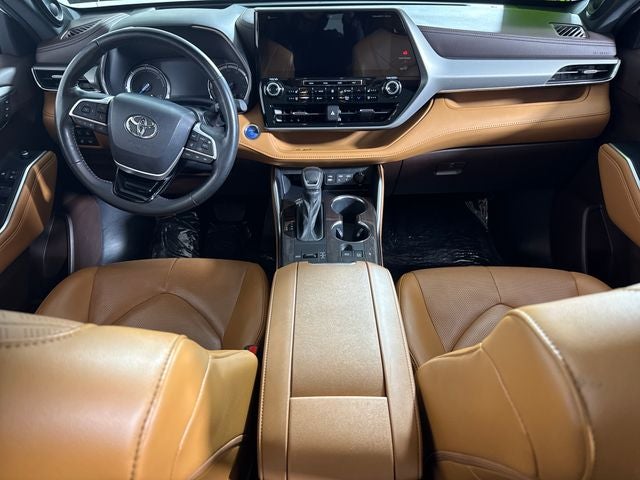 2022 Toyota Highlander Hybrid Platinum