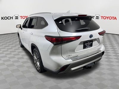 2022 Toyota Highlander Hybrid Platinum