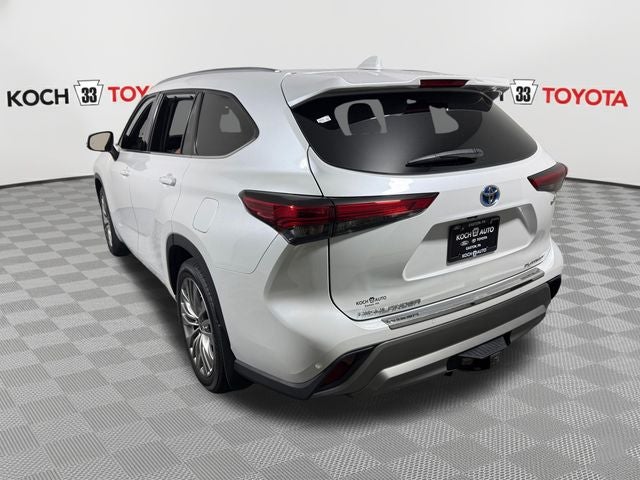 2022 Toyota Highlander Hybrid Platinum