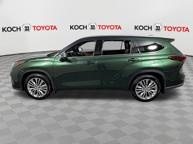 2023 Toyota Highlander Hybrid Platinum