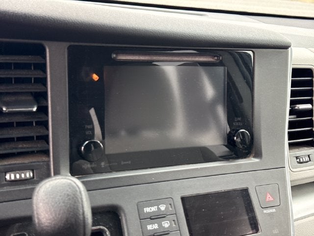 2017 Toyota Sienna LE 7 Passenger