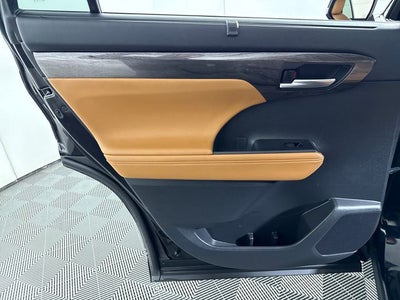 2023 Toyota Highlander Platinum