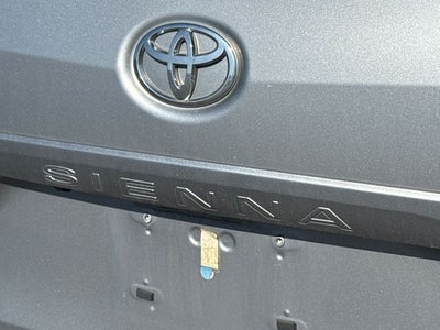 2018 Toyota Sienna XLE 8 Passenger