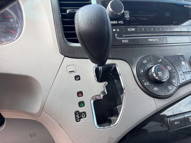 2012 Toyota Sienna LE 8 Passenger