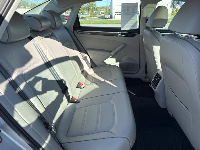 2017 Volkswagen Passat 1.8T SE w/Technology