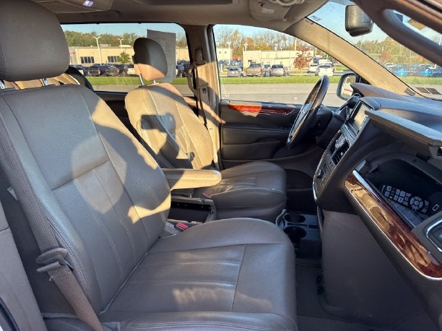 2016 Chrysler Town & Country Touring-L