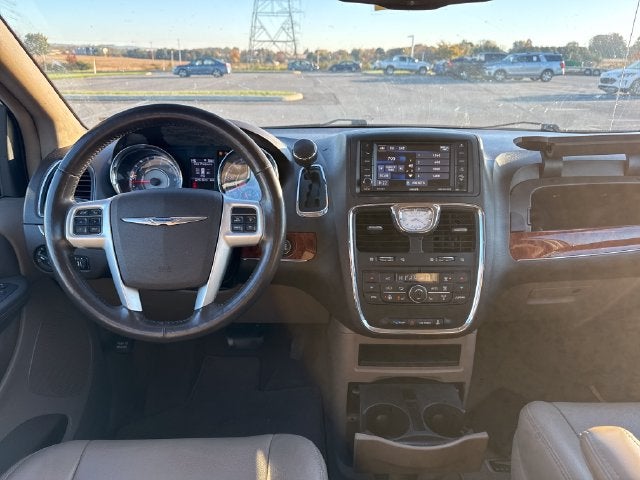 2016 Chrysler Town & Country Touring-L