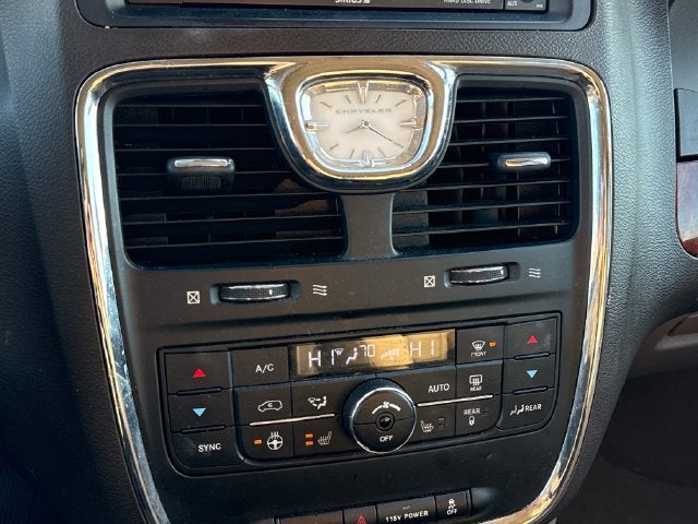 2016 Chrysler Town & Country Touring-L