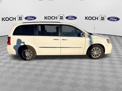 2016 Chrysler Town & Country Touring-L