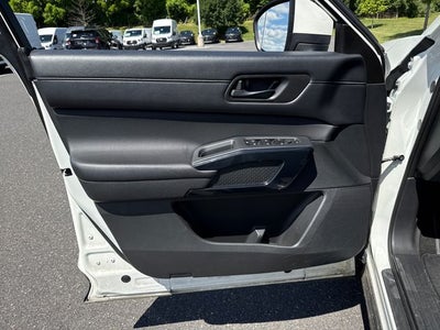 2024 Nissan Pathfinder SV
