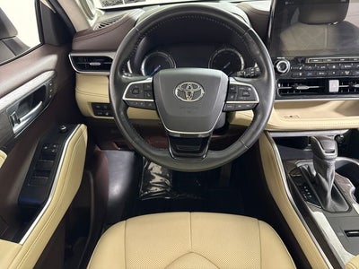 2021 Toyota Highlander Hybrid Platinum