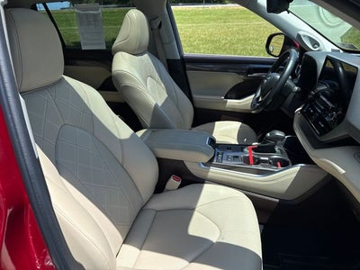 2022 Toyota Highlander Hybrid Platinum