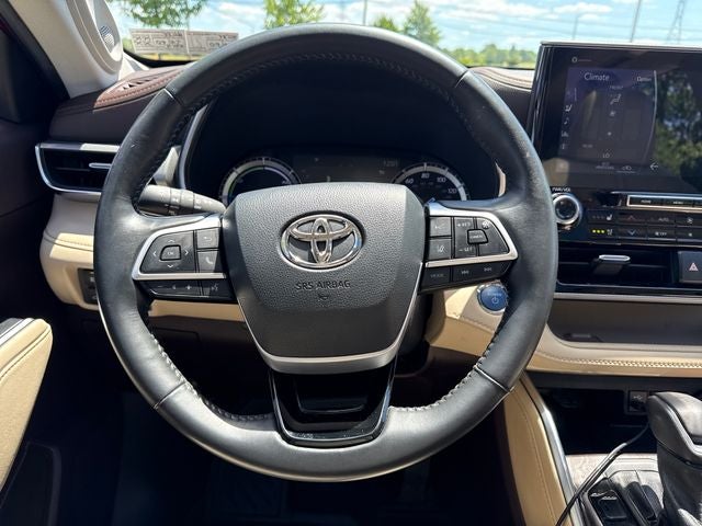 2022 Toyota Highlander Hybrid Platinum