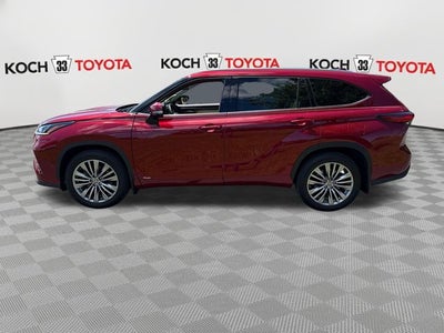 2022 Toyota Highlander Hybrid Platinum