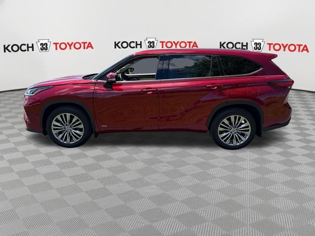 2022 Toyota Highlander Hybrid Platinum