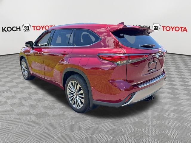 2022 Toyota Highlander Hybrid Platinum