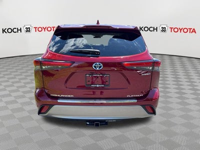 2022 Toyota Highlander Hybrid Platinum