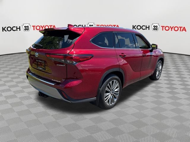 2022 Toyota Highlander Hybrid Platinum