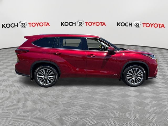 2022 Toyota Highlander Hybrid Platinum