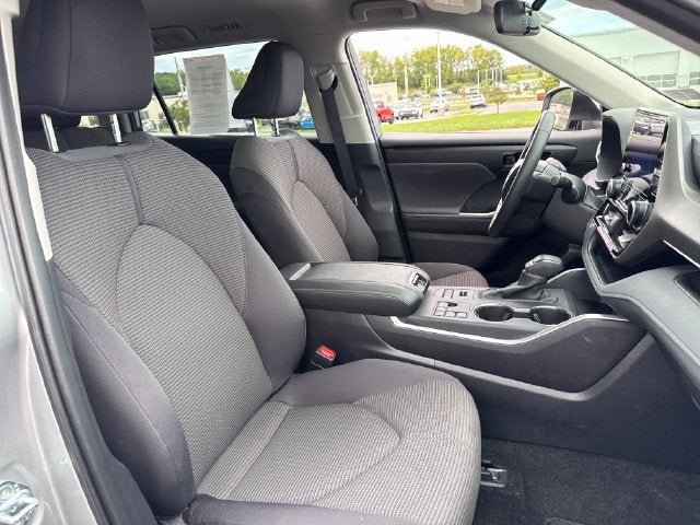 2025 Toyota Highlander LE