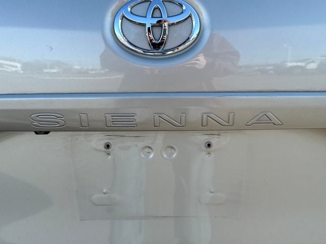 2012 Toyota Sienna LE 8 Passenger