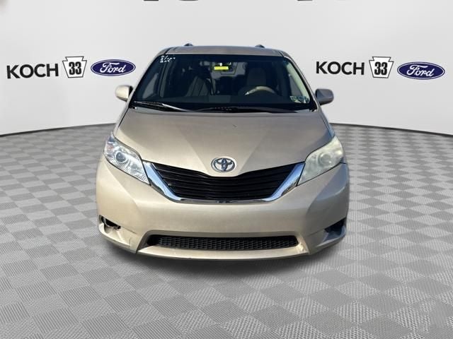 2012 Toyota Sienna LE 8 Passenger