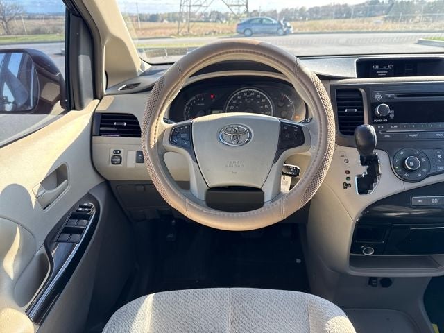 2012 Toyota Sienna LE 8 Passenger