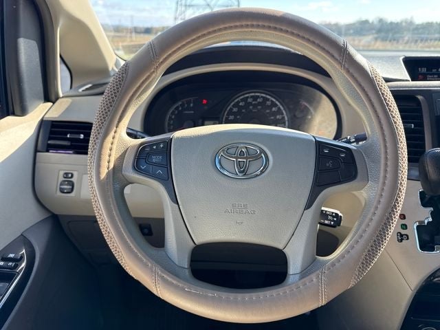 2012 Toyota Sienna LE 8 Passenger