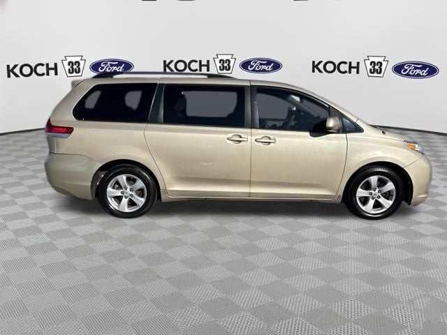 2012 Toyota Sienna LE 8 Passenger