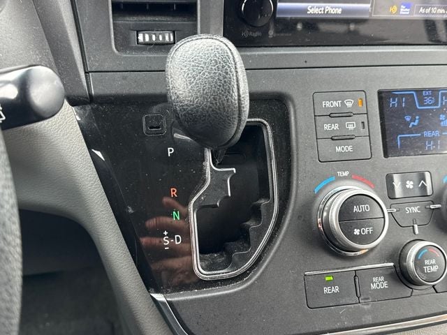 2015 Toyota Sienna LE 8 Passenger