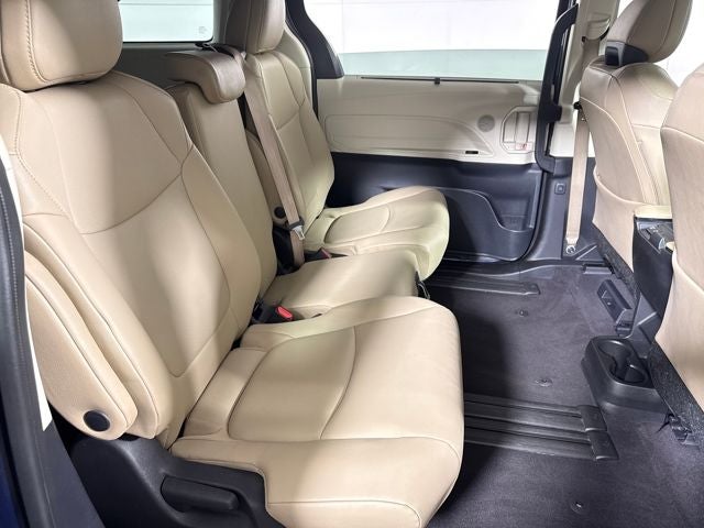 2022 Toyota Sienna XLE 8 Passenger